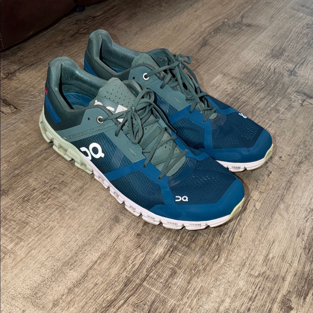 On Men's Cloudflow Running Shoes in Teal and Navy